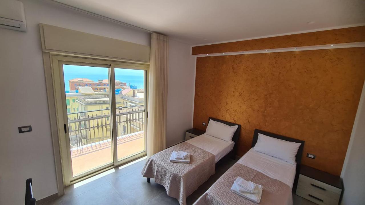 Casa Veneziano Acomodação com café da manhã Messina Exterior foto